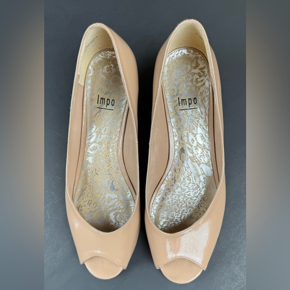 Impo Women’s Tan Patent Leather Peep Toe Heels. 1 1/4" Heel. Size- 8.5 - Picture 2 of 6
